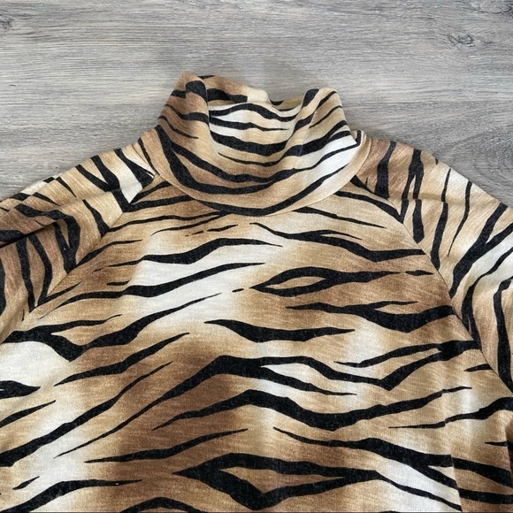 Leith Animal Print Pull over Crop Women Sweater - Picture 4 of 13